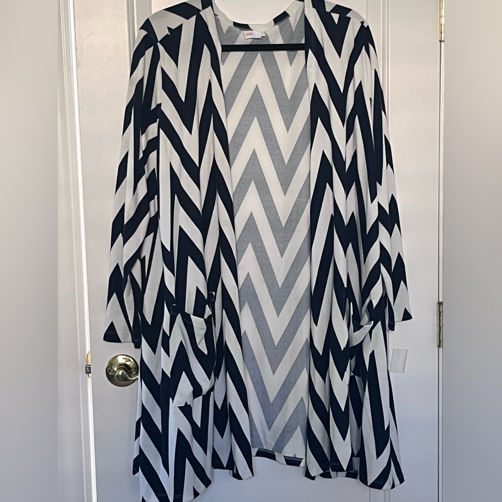 LuLaRoe Xl Black & White Chevron Open-Front Long Cardigan